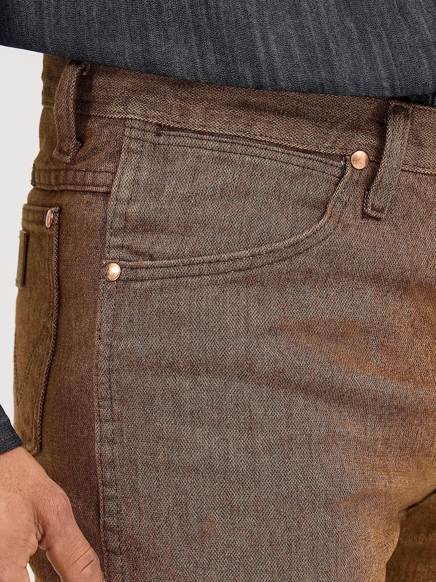 블랙 위스키 색상의 카우보이 컷® 슬림 핏 남성용 청바지 (Wrangler®) 상세 이미지 6