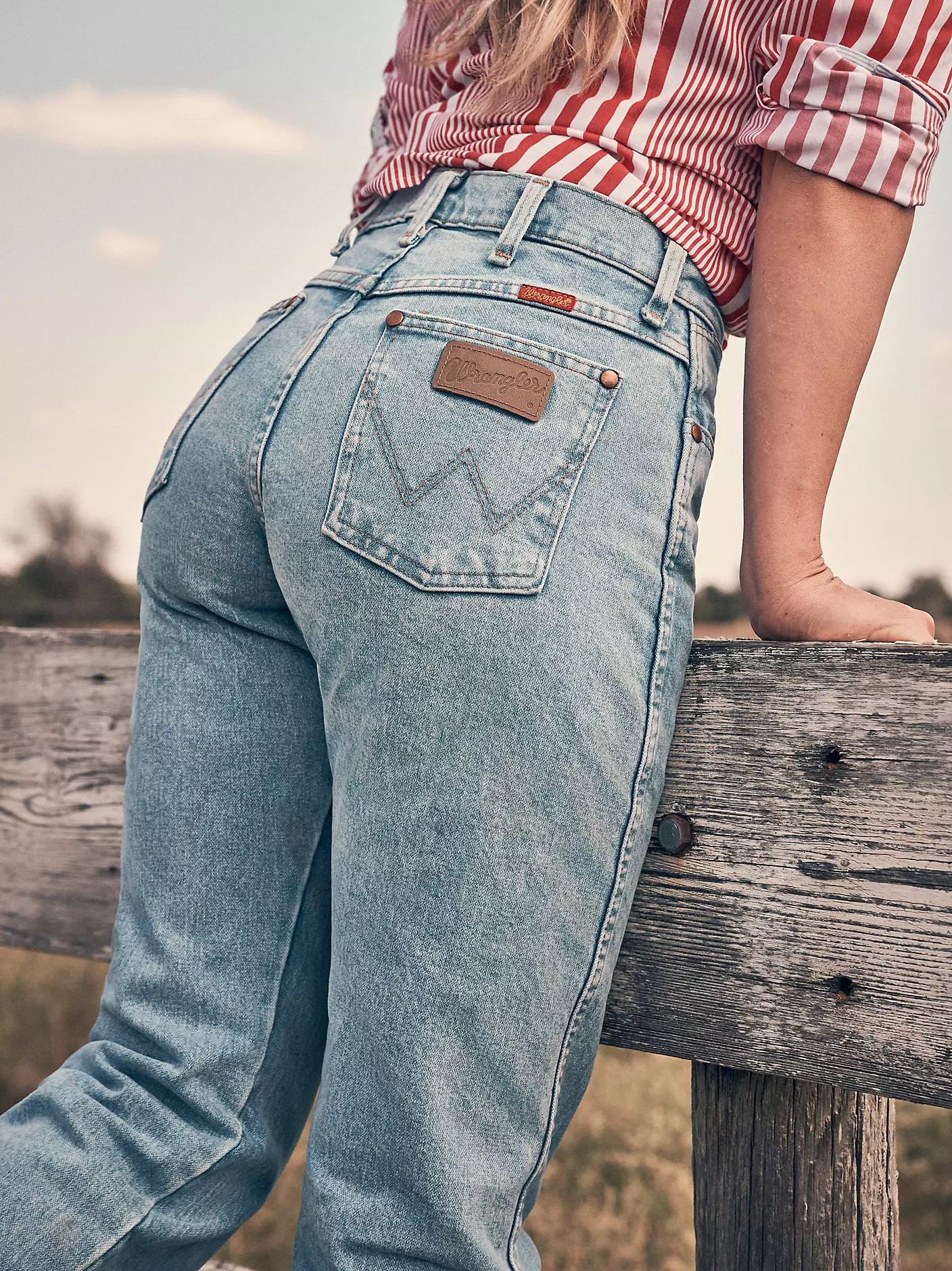여성용 Wrangler® 카우보이 컷® 슬림핏 앤티크 워시 진 상세 이미지 2