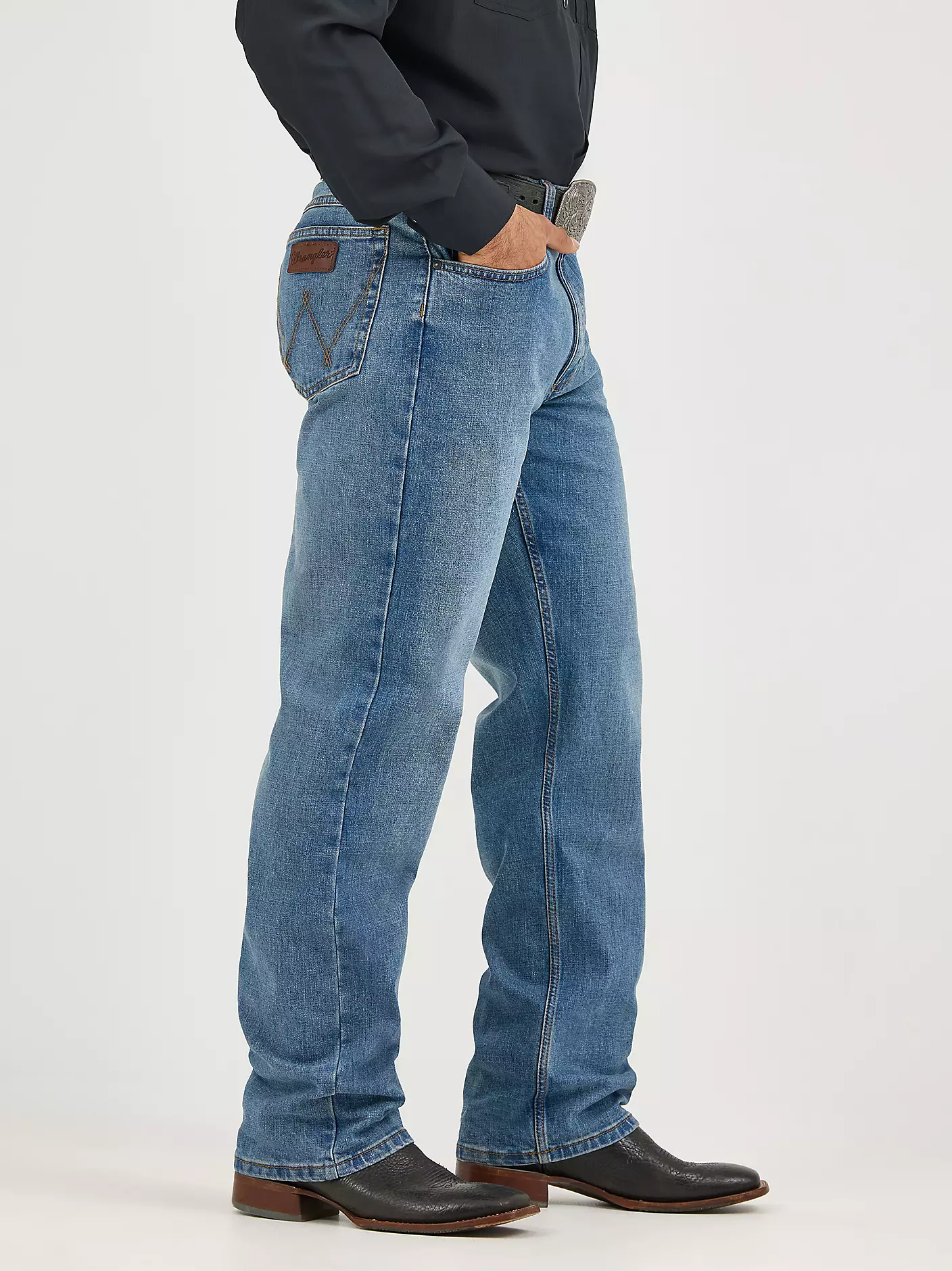 남성 Wrangler® 20X® 01 컴피티션 아드미럴 블루 액티브 플렉스 루즈핏 진 상세 이미지 4