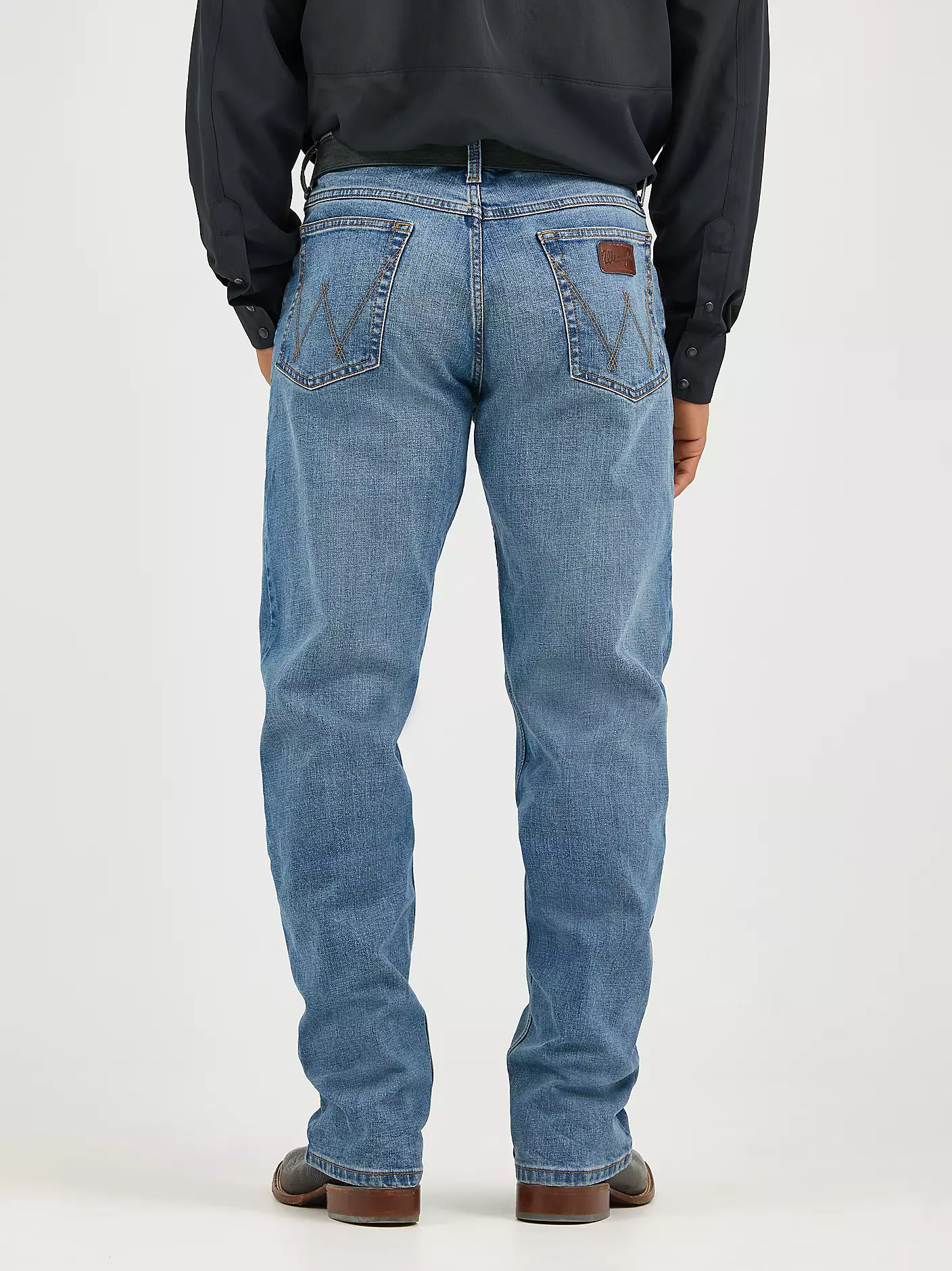 남성 Wrangler® 20X® 01 컴피티션 아드미럴 블루 액티브 플렉스 루즈핏 진 상세 이미지 3