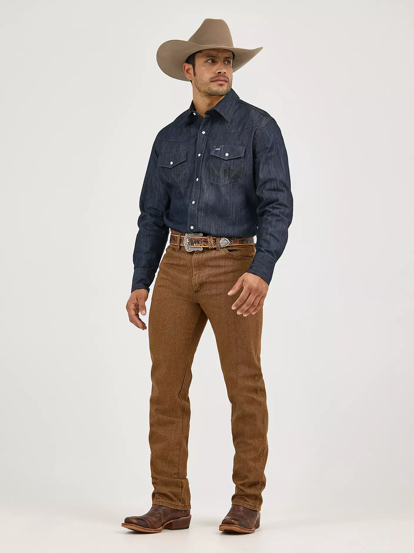 블랙 위스키 색상의 카우보이 컷® 슬림 핏 남성용 청바지 (Wrangler®)