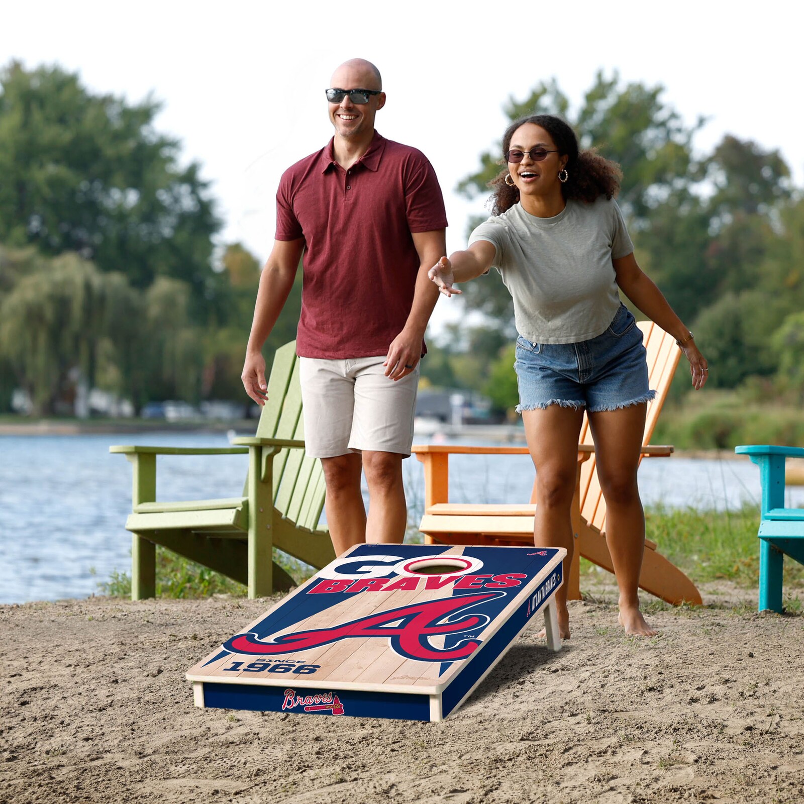 Atlanta Braves IDNA 2' x 4' 콘홀 게임 백 포함 세트 상세 이미지 7