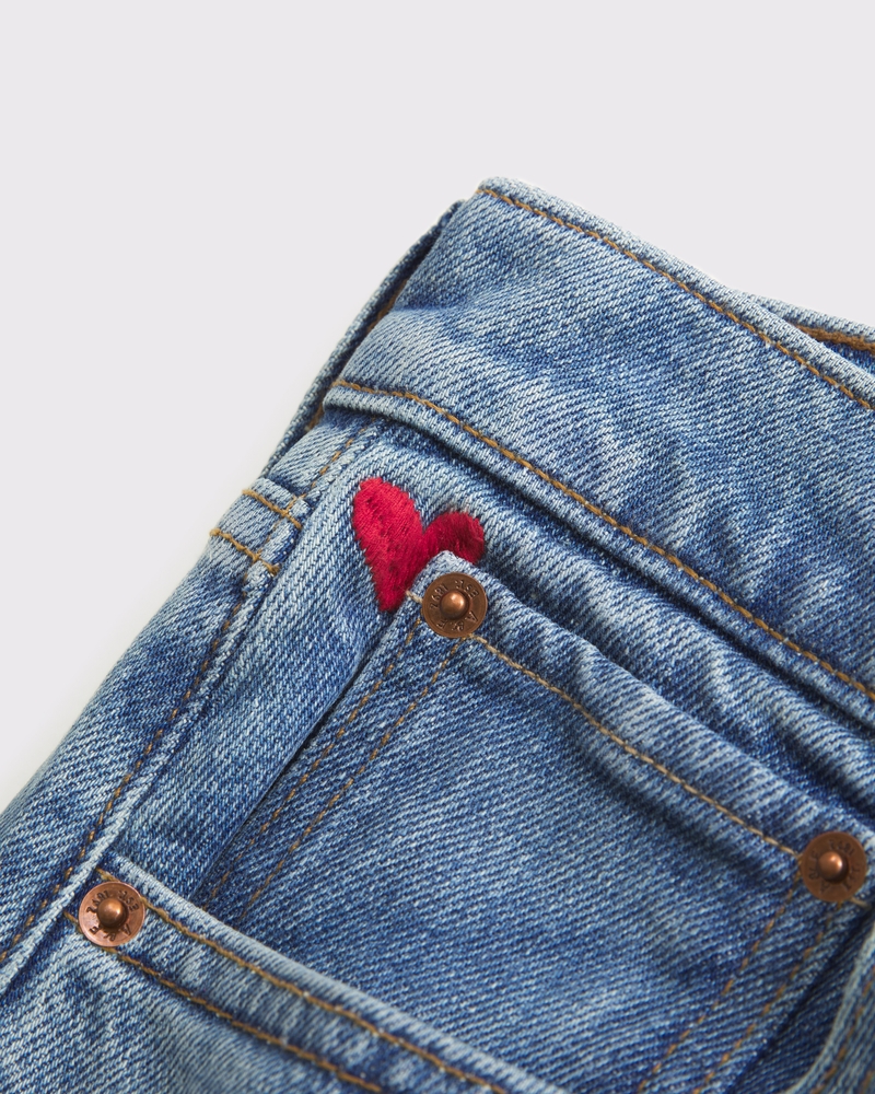 Curve Love High Rise 90s Relaxed Heart Embroidered Jean 상세 이미지 8