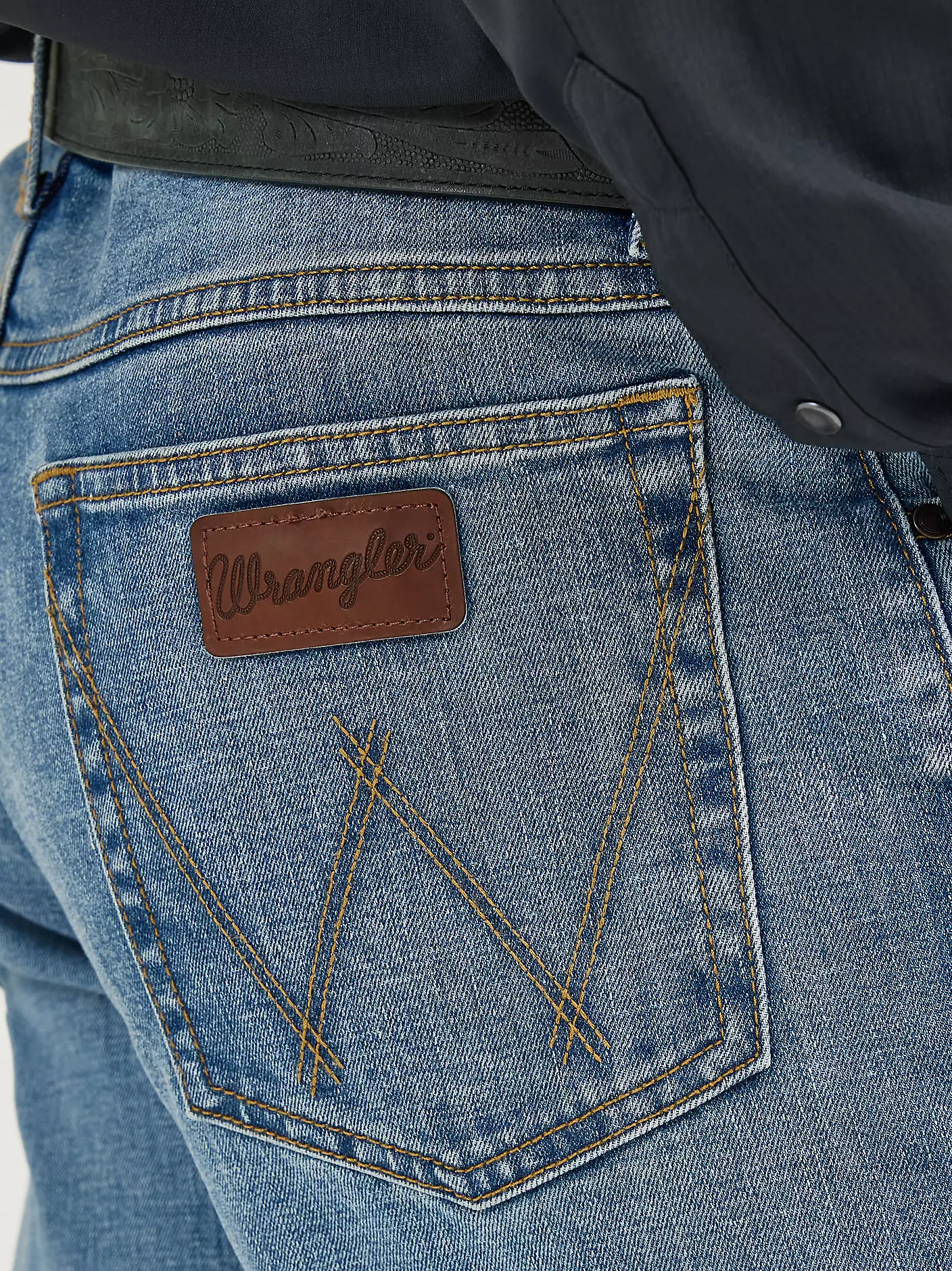 남성 Wrangler® 20X® 01 컴피티션 아드미럴 블루 액티브 플렉스 루즈핏 진 상세 이미지 5